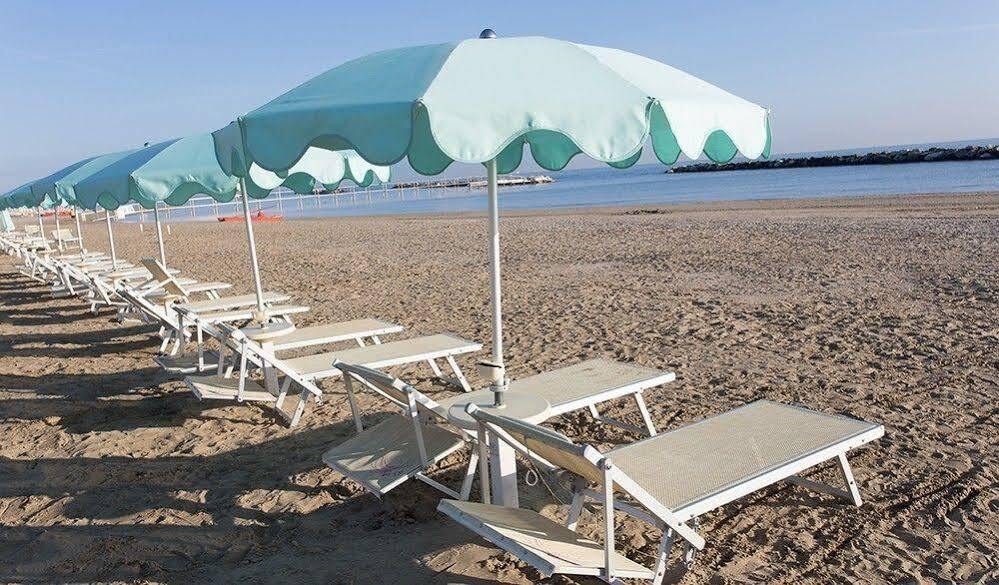 Hotel Platinum Rimini Exterior foto